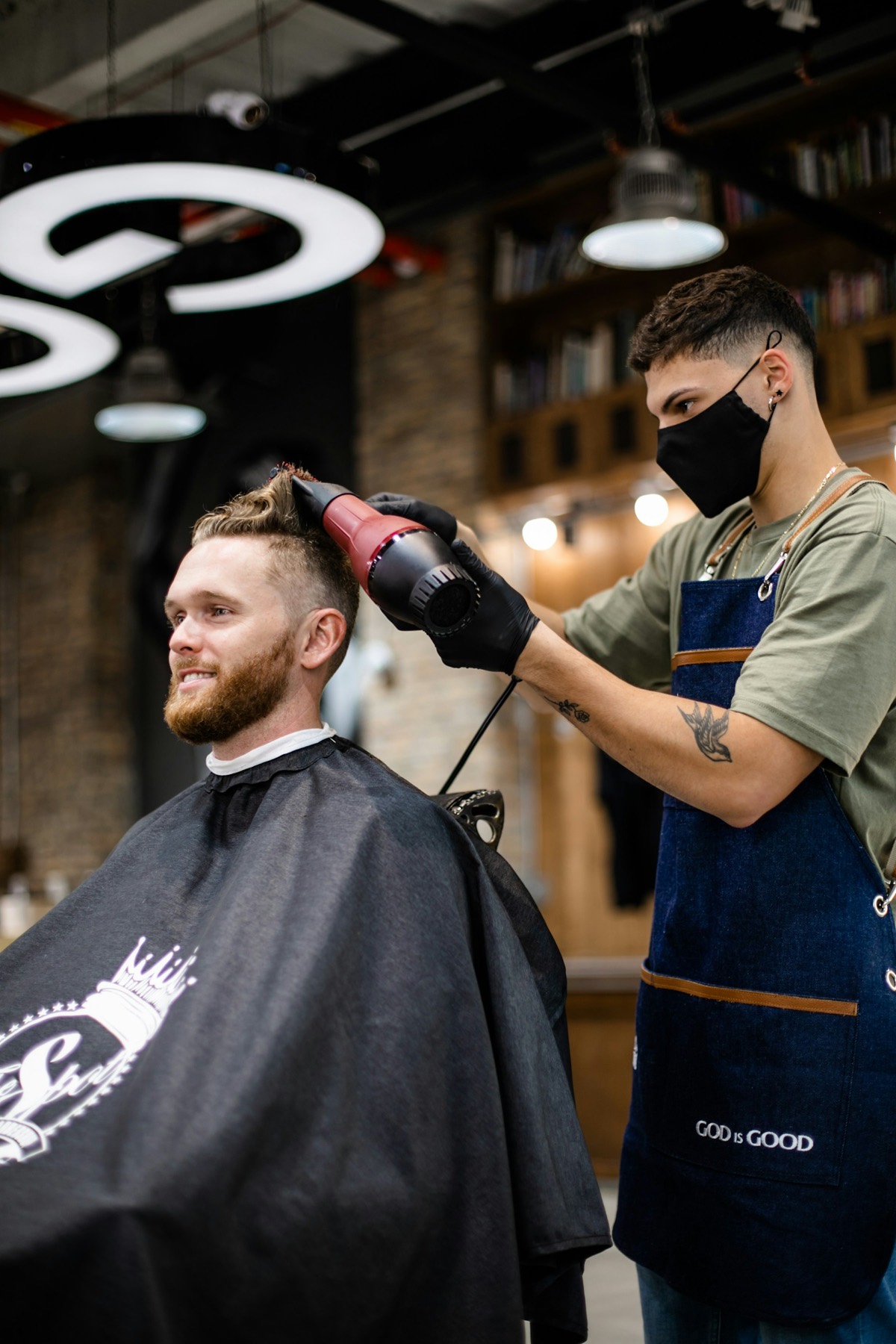 Coupe homme courte sur le dessus, texture matte